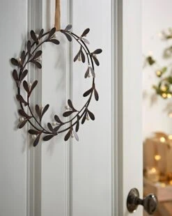 Antique Gold Mistletoe Wreath